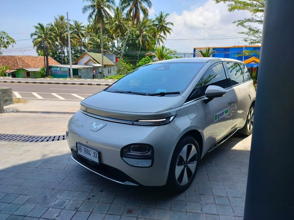 Mobil listrik Gojek di YIA. (Suara.com/ Rezza Rachmanta)