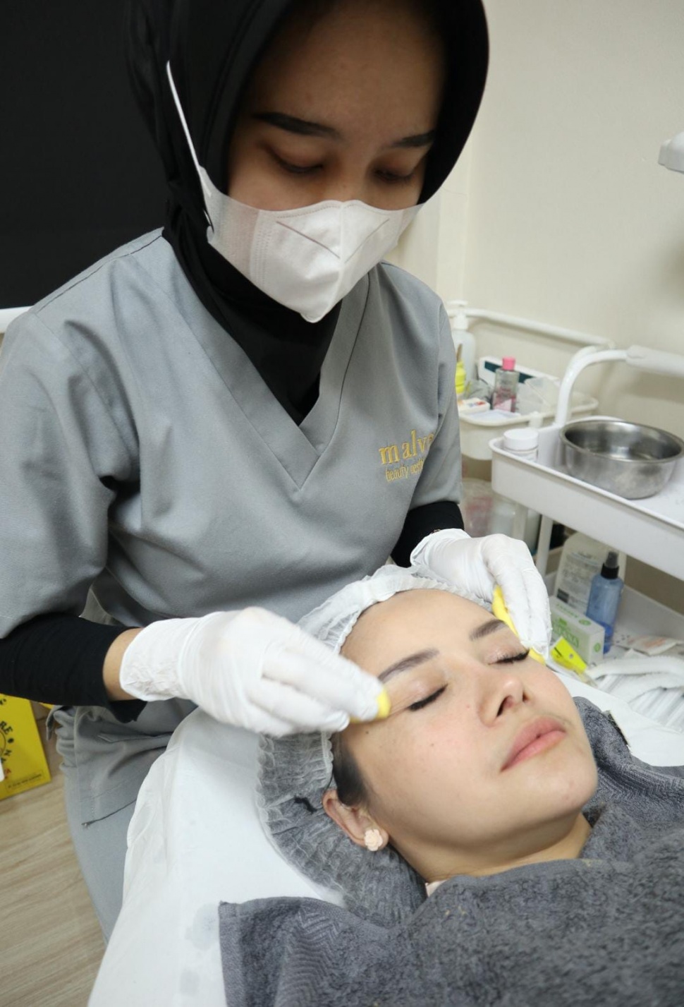 Mawar AFI lakukan perawatan botox di klinik kecantikan. (Dok. Malve+)