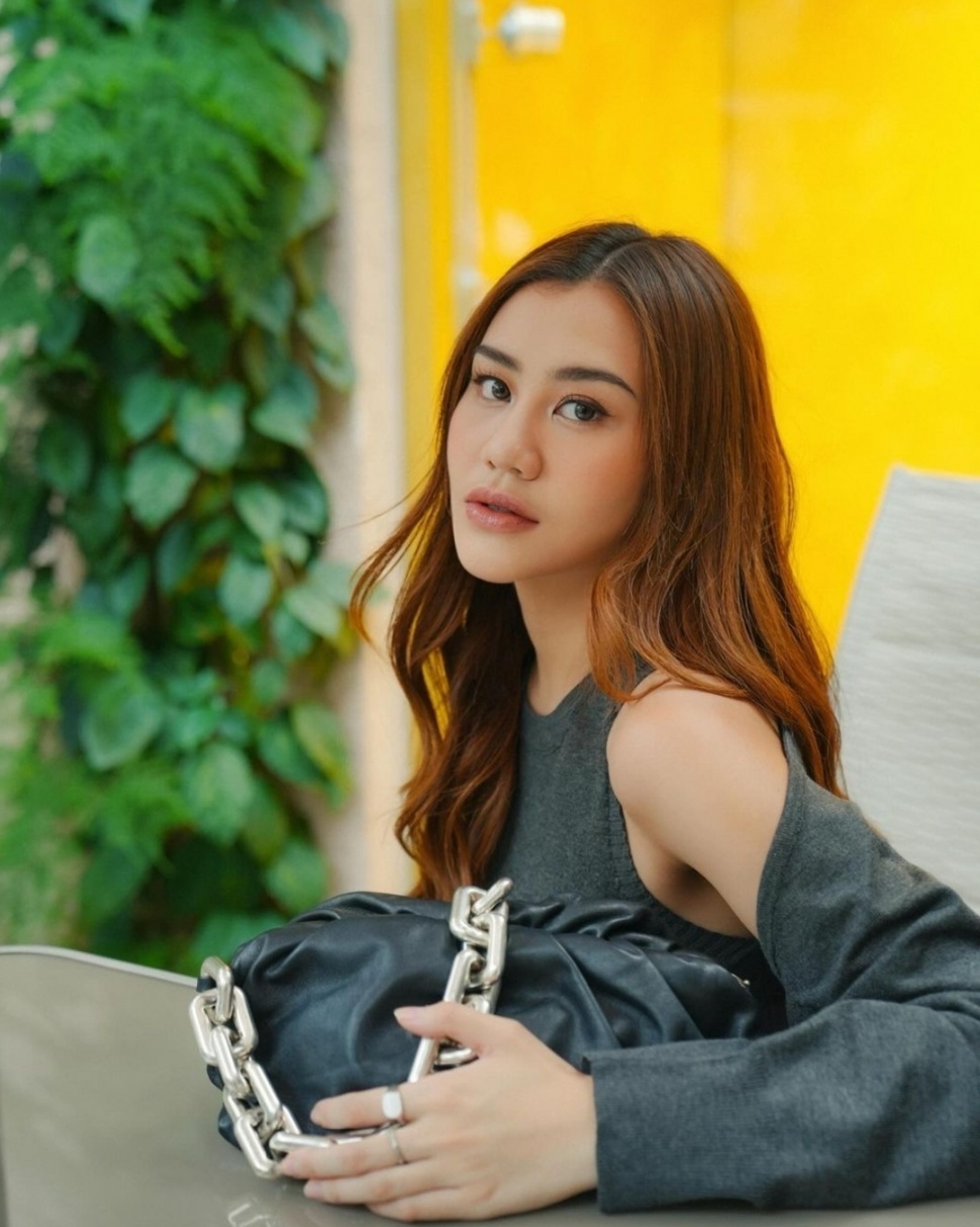 Potret Elegan Aaliyah Massaid Jadi Model Bottega Venetta (Instagram)