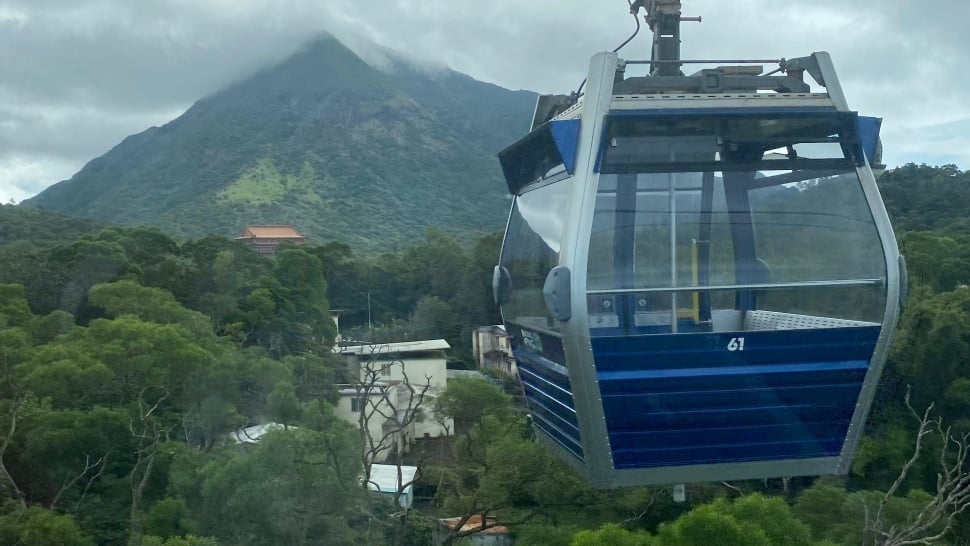 Ngong Ping 360 Cable Car. (tiket.com)