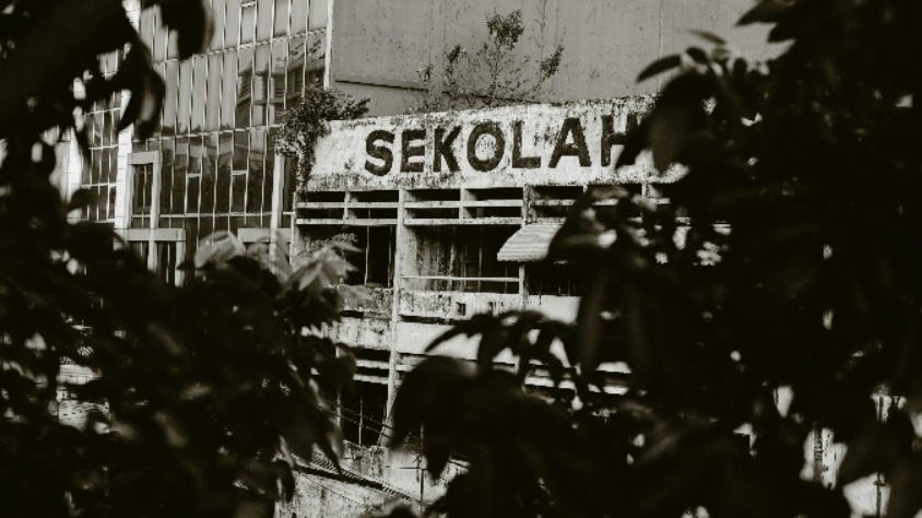 Sekolah Rakyat vs Sekolah Unggulan: Akankah Indonesia Kembali ke Era Kolonial?