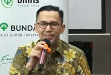 Dokter Ivan dalam konferensi pers (YouTube)