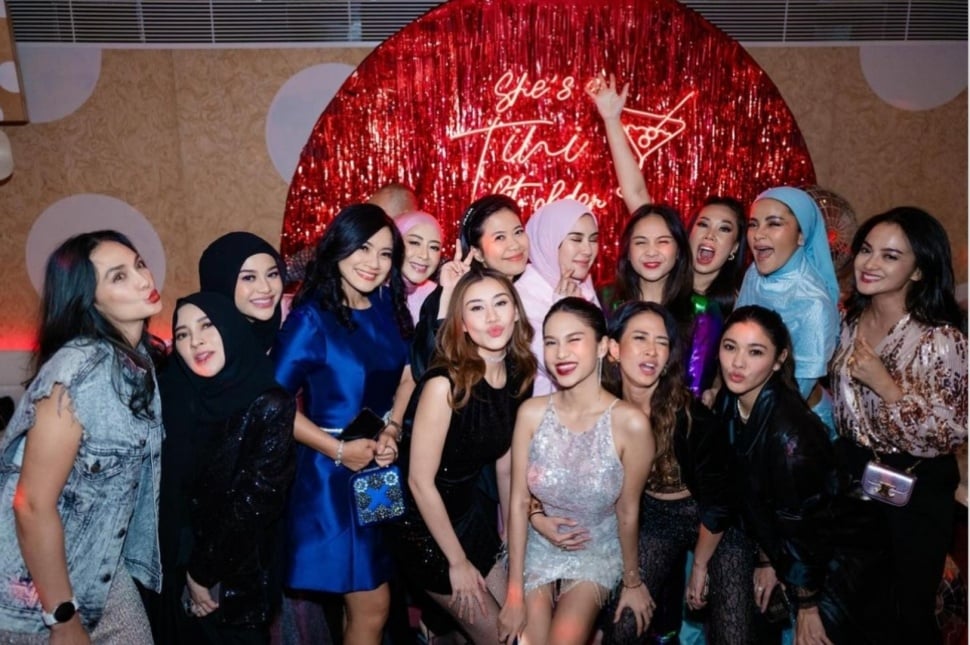 Penampilan Azizah Salsha di Ultah Marlene Hariman (Instagram)