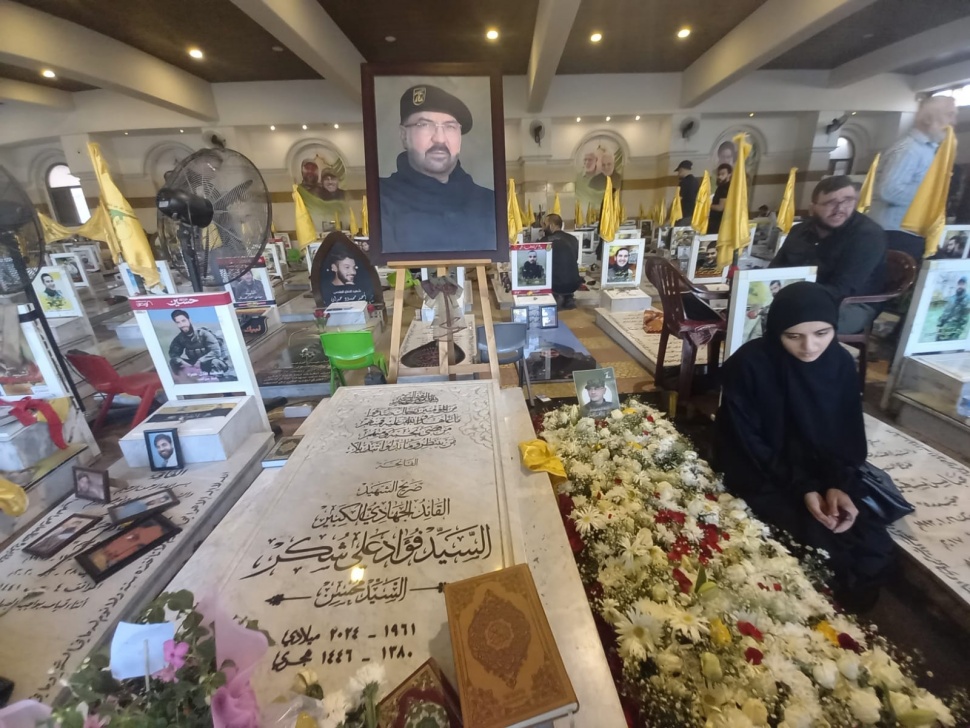 Makam komandan senior Hizbullah, Fuad Syukr dan Ibrahim Aqil yang gugur saat serangan Israel ke Dahiyah pada Juli lalu.Foto ini diambil pada 24 September 2024. [Dok. Faisal Assegaf/Albalad.co]