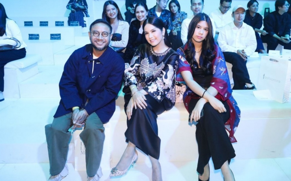 Pesona Annisa Pohan dan Almira Tunggadewi Bak Kakak Adik di JFW, Kompak Tenteng Tas Branded (Instagram)