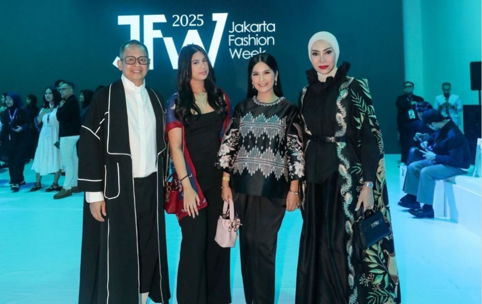 Pesona Annisa Pohan dan Almira Tunggadewi Bak Kakak Adik di JFW, Kompak Tenteng Tas Branded (Instagram)