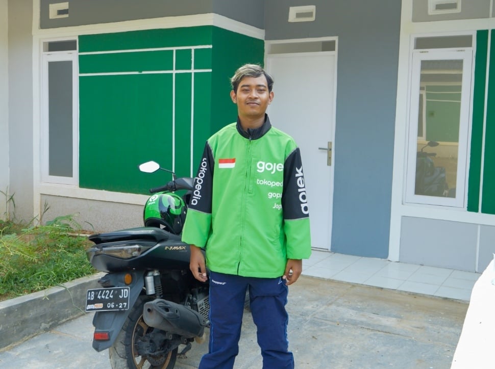 Bima Arya Pamungkas, mitra GoRide asal Bantul, Yogyakarta, memiliki rumah di usia muda. (Dok: Gojek)