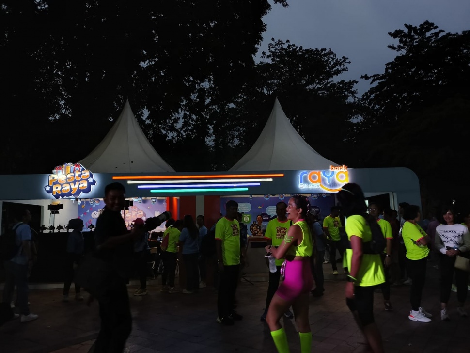 Kemeriahan Bank Raya Color Run Night Festival 2024. (dok. Restu Fadilah/Suara.com)