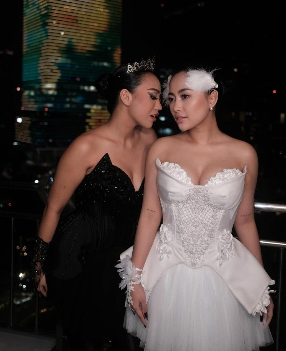 Pesona 'The Swan Lake': Rachel Vennya Kenakan Outfit Angsa Putih yang Memikat (Instagram)