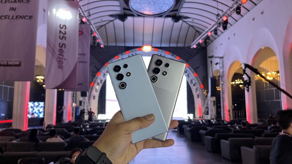 Itel S25 Ultra resmi diluncurkan ke Indonesia pada Jumat (8/11/2024). [Suara.com/Dicky Prastya]
