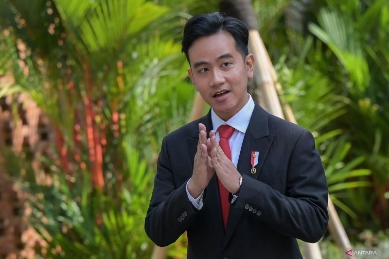 Wakil Presiden Gibran Rakabuming Raka berjalan keluar usai menjalani pertemuan dengan Perdana Menteri Singapura Lawrence Wong di Plataran Hutan Kota, Senayan, Jakarta, Rabu (6/11/2024). ANTARA FOTO/Fauzan/foc