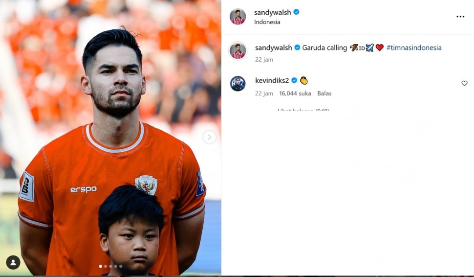 Kevin Diks ikut komentar di postingan Sandy Walsh. (Instagram/@sandywalsh)