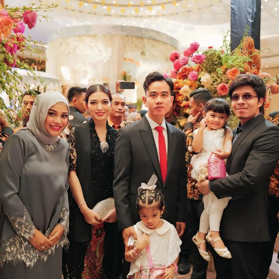 Aurel Hermansyah dan Selvi Ananda kondangan. [Instagram]