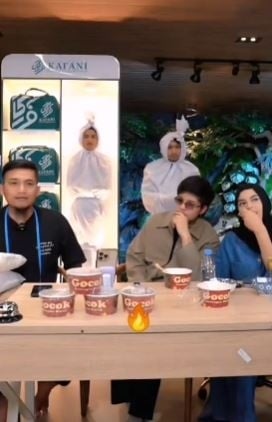 Atta Halilintar dan Aurel Hermansyah ikut live TikTok. [TikTok]