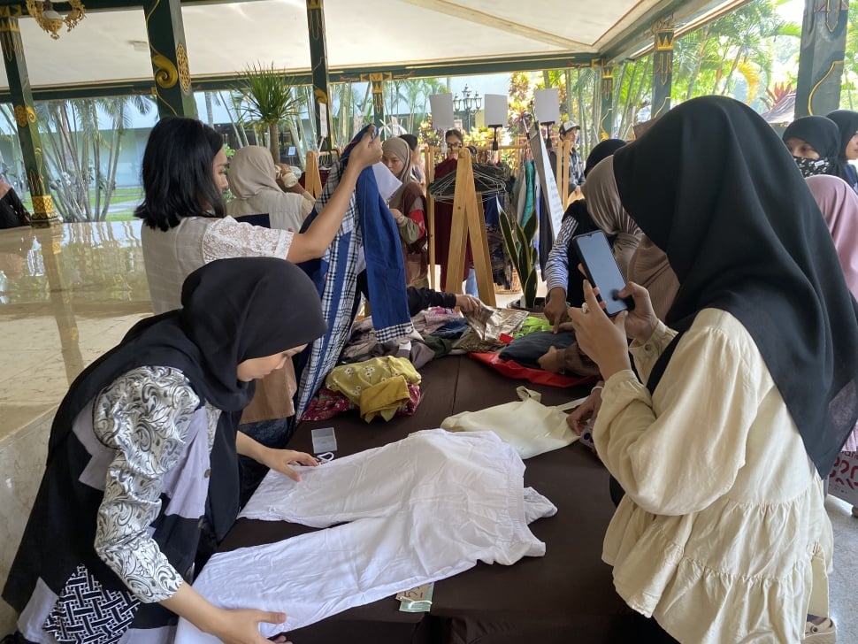 Bersaling Silang di Pasar Wiguna Yogyakarta (Yoursay.id/Hernawan)