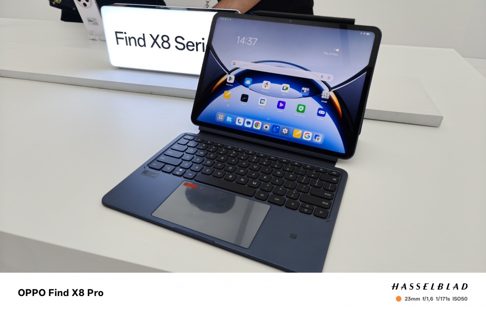 Tablet Oppo Pad 3 Pro yang resmi meluncur secara global di Bali, Kamis (21/11/2024). [Suara.com/Dicky Prastya]
