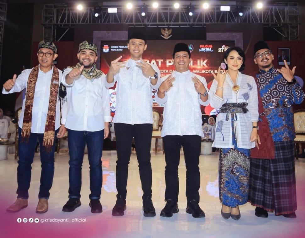 Penampilan Menawan Krisdayanti Saat Debat Calon Wali Kota Batu (Instagram)