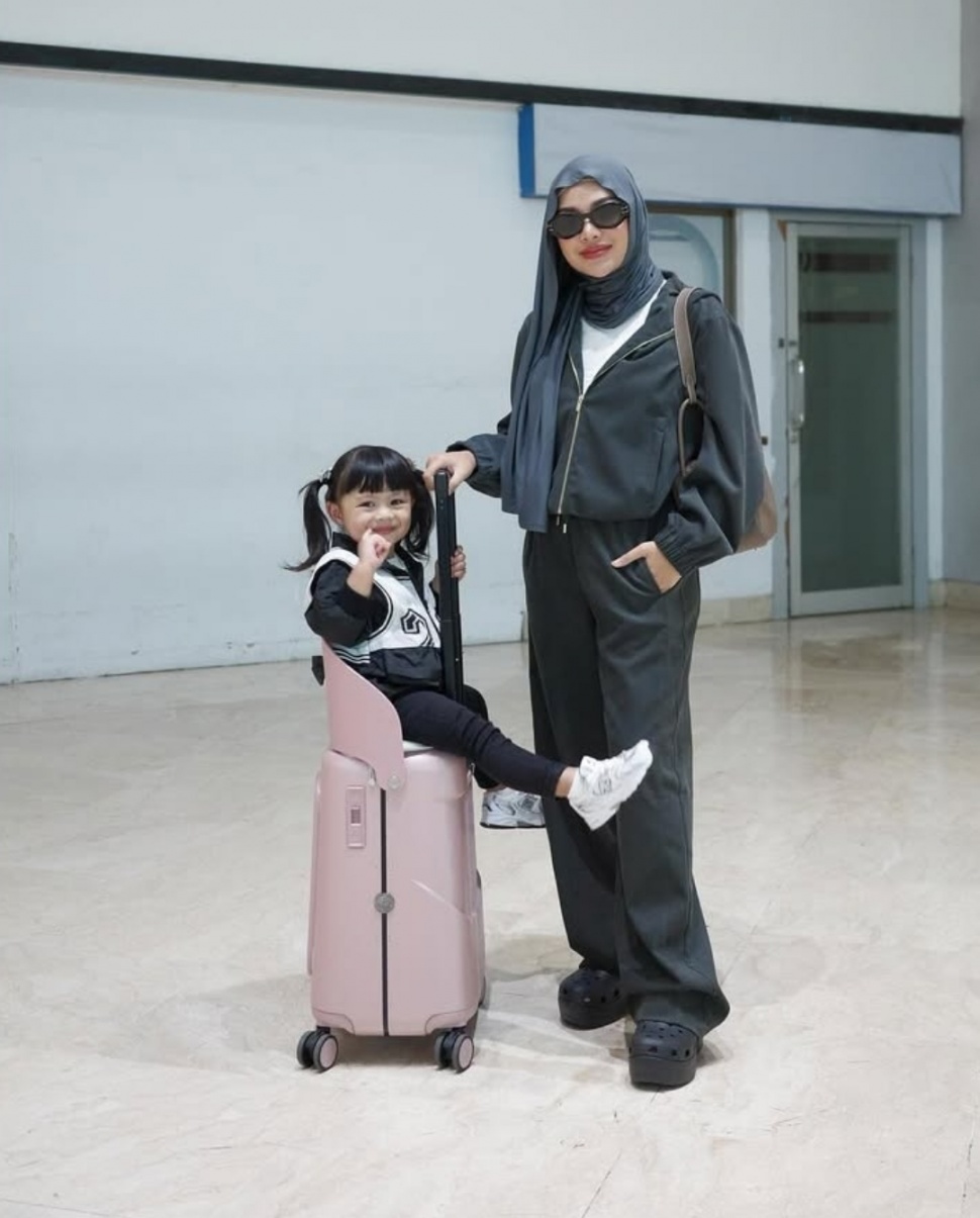 Outfit Airport Aurel Hermansyah dan Ameena (Instagram)