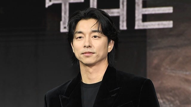 Gong Yoo dalam konferensi pers untuk serial Netflix The Trunk [Soompi]