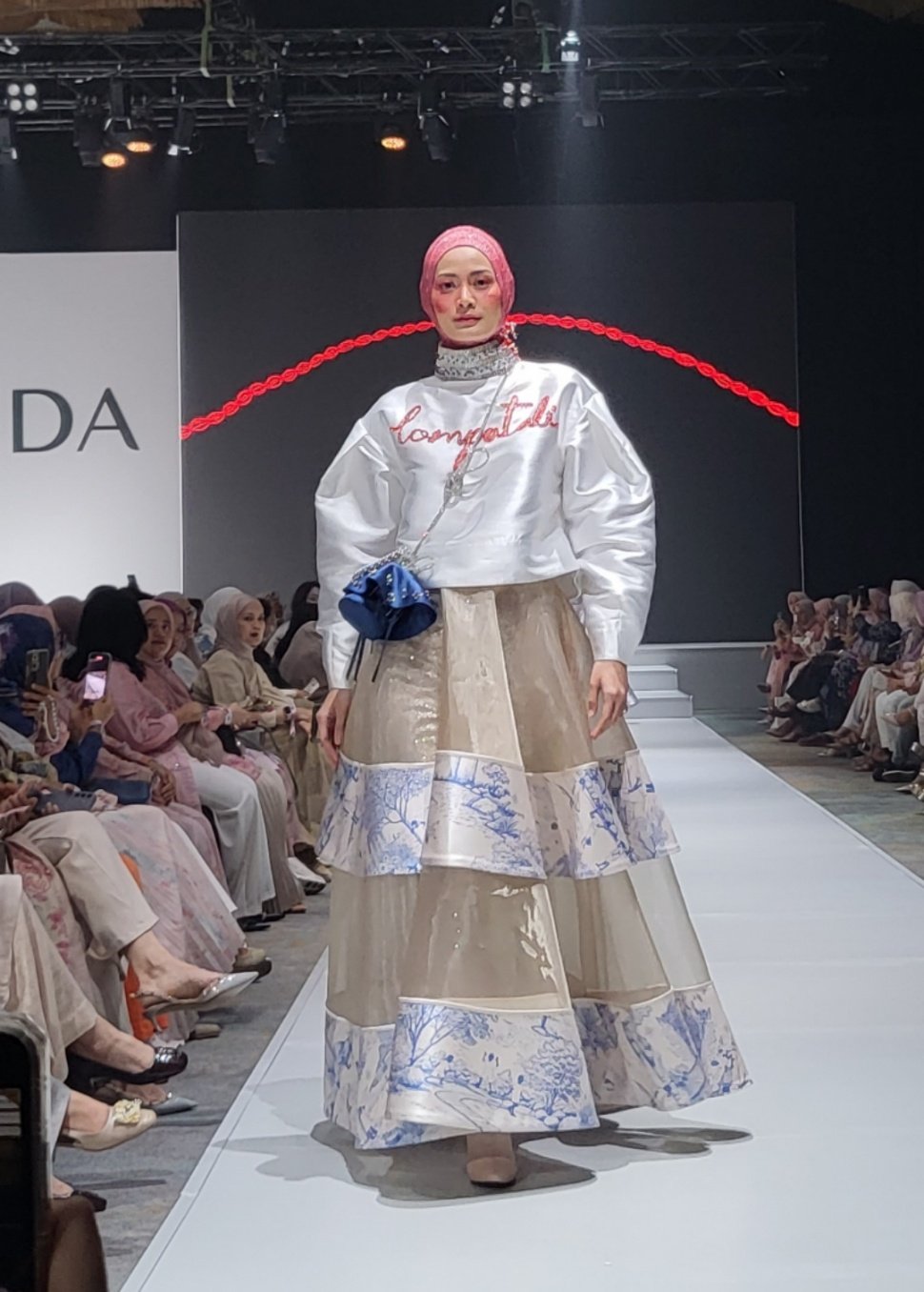 Koleksi Lompatali dari Ria Miranda di Annual Show 2025 (Suara.com/Dinda Rachmawati)