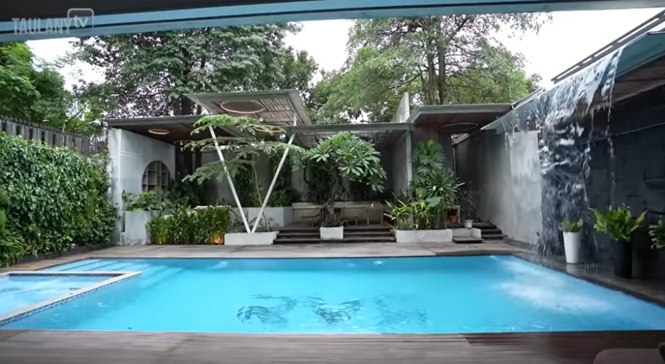 Kolam renang Rachel Vennya (YouTube/Taulany TV)
