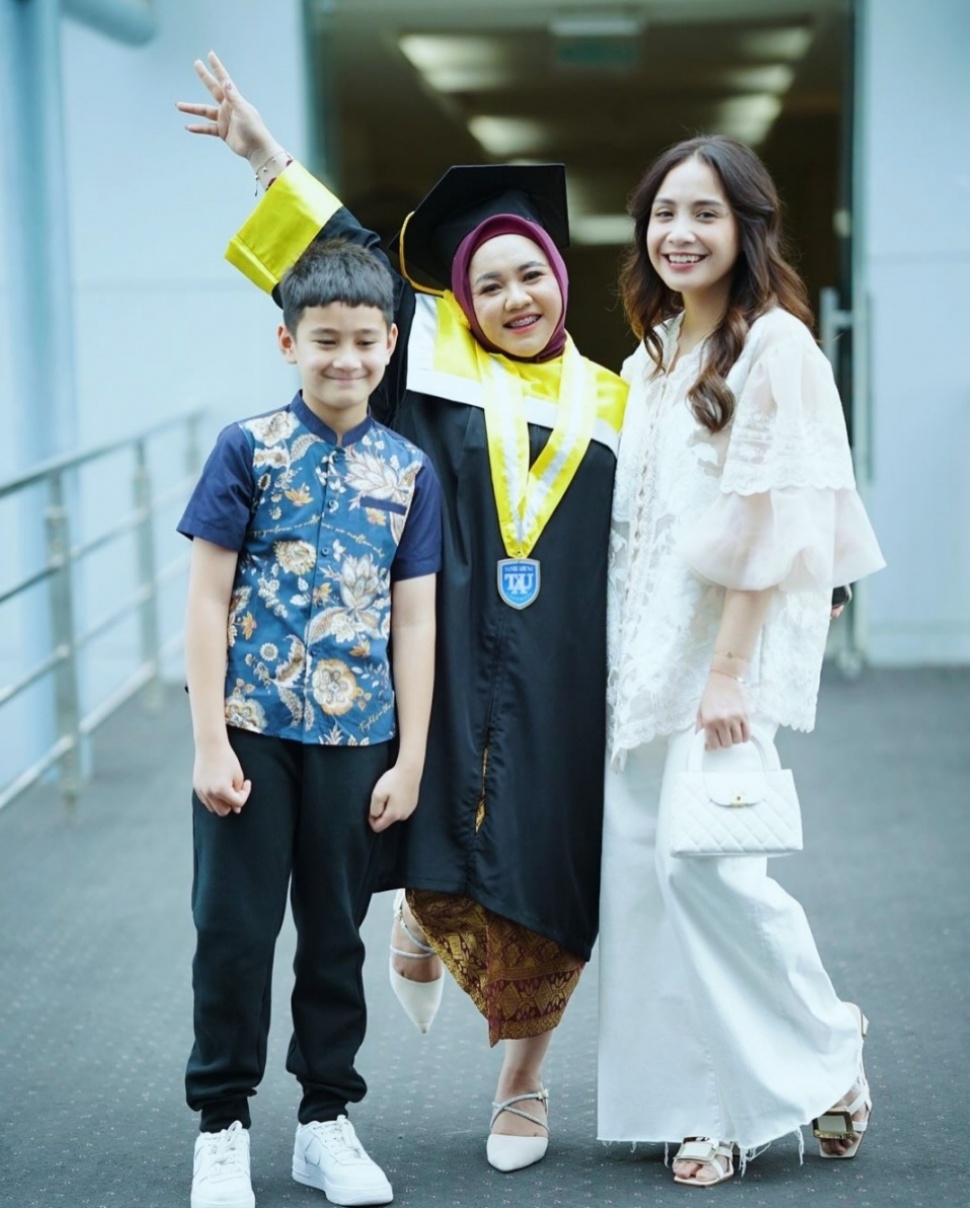 Intip Potret Mbak Lala di Wisuda S1, Dapat Dukungan Penuh dari Nagita Slavina dan Raffi (Instagram)