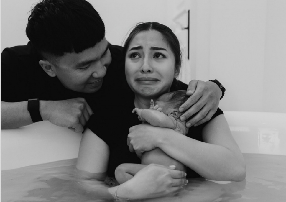 Nikita Willy Melahirkan Anak Kedua dengan Proses Water Birth (Instagram/@littleplumphoto)