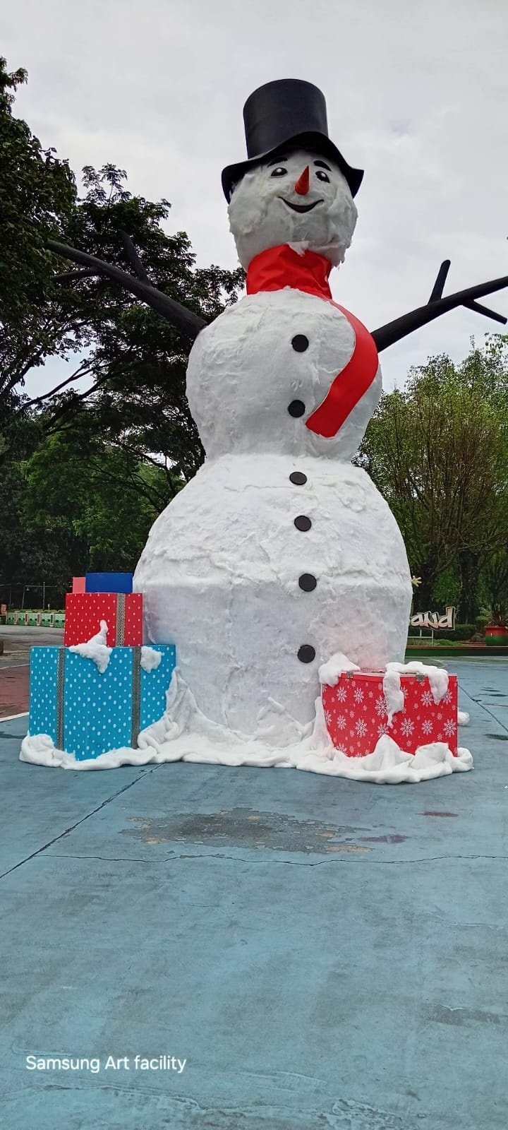 Meriahkan Libur Natal dan Tahun Baru, Jungleland Hadirkan Boneka Salju ...