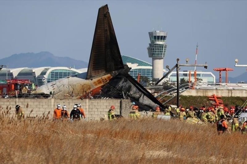 Otoritas Korea Selatan pada Minggu (29/12/2024) melaporkan bahwa 179 orang diduga tewas dalam kecelakaan pesawat di Bandara Internasional Muan, seperti diberitakan oleh media lokal. /ANTARA/Anadolu/py