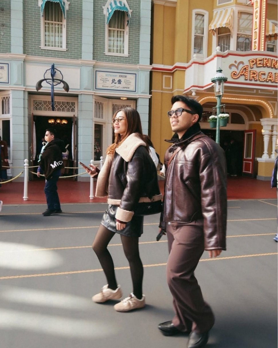 OOTD Aaliyah Massaid dan Thariq Halilintar di Disneyland Tokyo (Instagram)