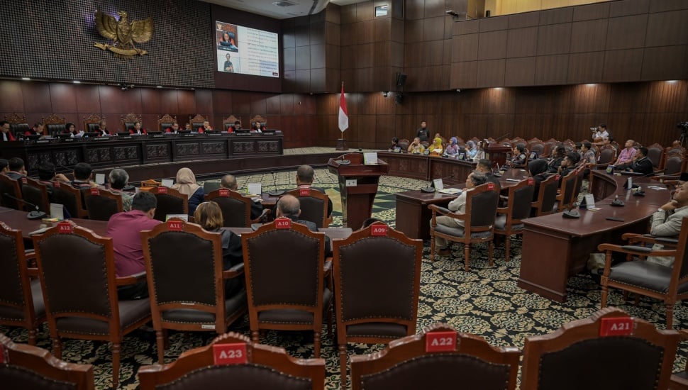 Suasana sidang putusan uji materi undang-undang di Gedung Mahkamah Konstitusi, Jakarta, Kamis (2/1/2025). [ANTARA FOTO/Fauzan/rwa]