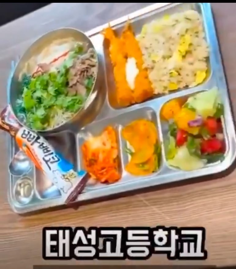 Penampakan makan siang di sekolah Korea (X)