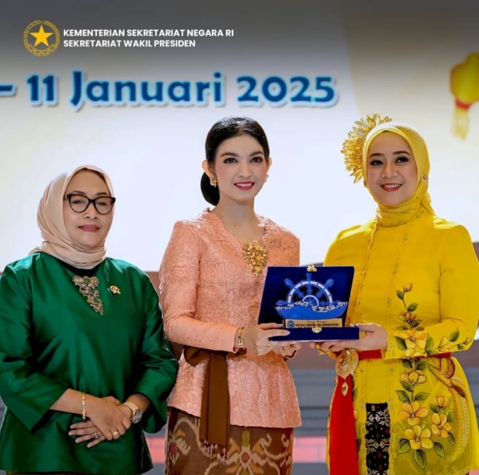 Pesona Selvi Ananda dalam Kebaya Bali di Jala Fair 2025 (Instagram/setwapres.id)