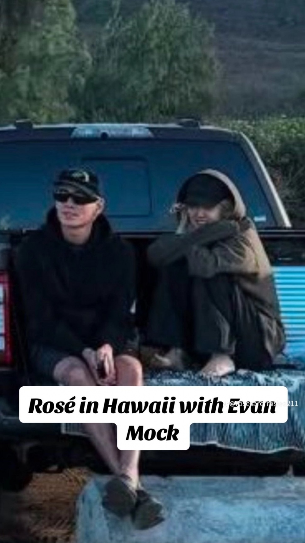 Potret Rose BLACKPINK dan Evan Mock Liburan di Hawaii (X)