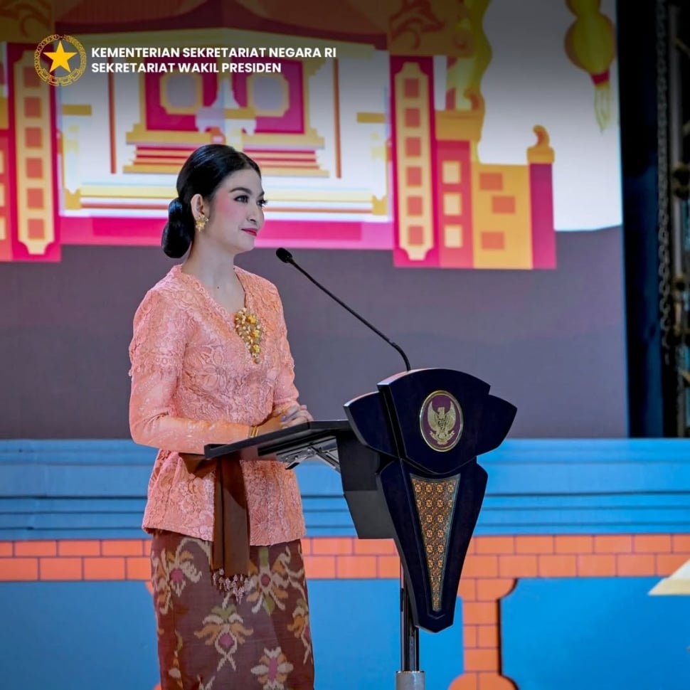 Selvi Ananda memakai kebaya. [Instagram/@setwapres.id]