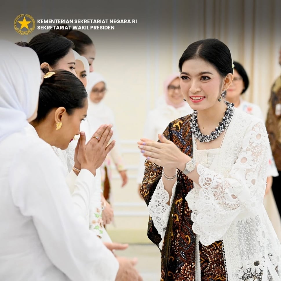 Selvi Ananda memakai kebaya. [Instagram/@setwapres.id]