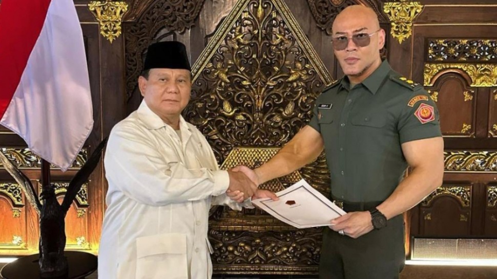 Manuver Deddy Corbuzier Respons Kritik dan Keluhan MBG, Mengapa Justru Berbahaya Bagi Prabowo?