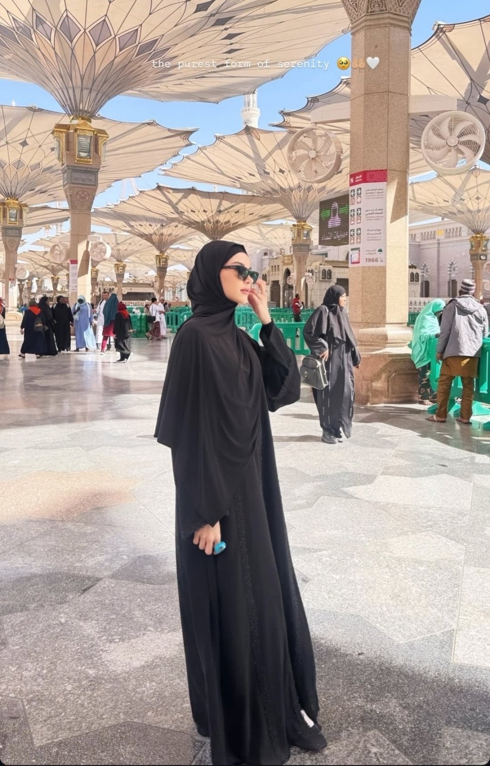 Potret Alyssa Daguise Bersama Sang Mama Saat Umrah, Tampil Syar’i dan Memesona (Instagram)