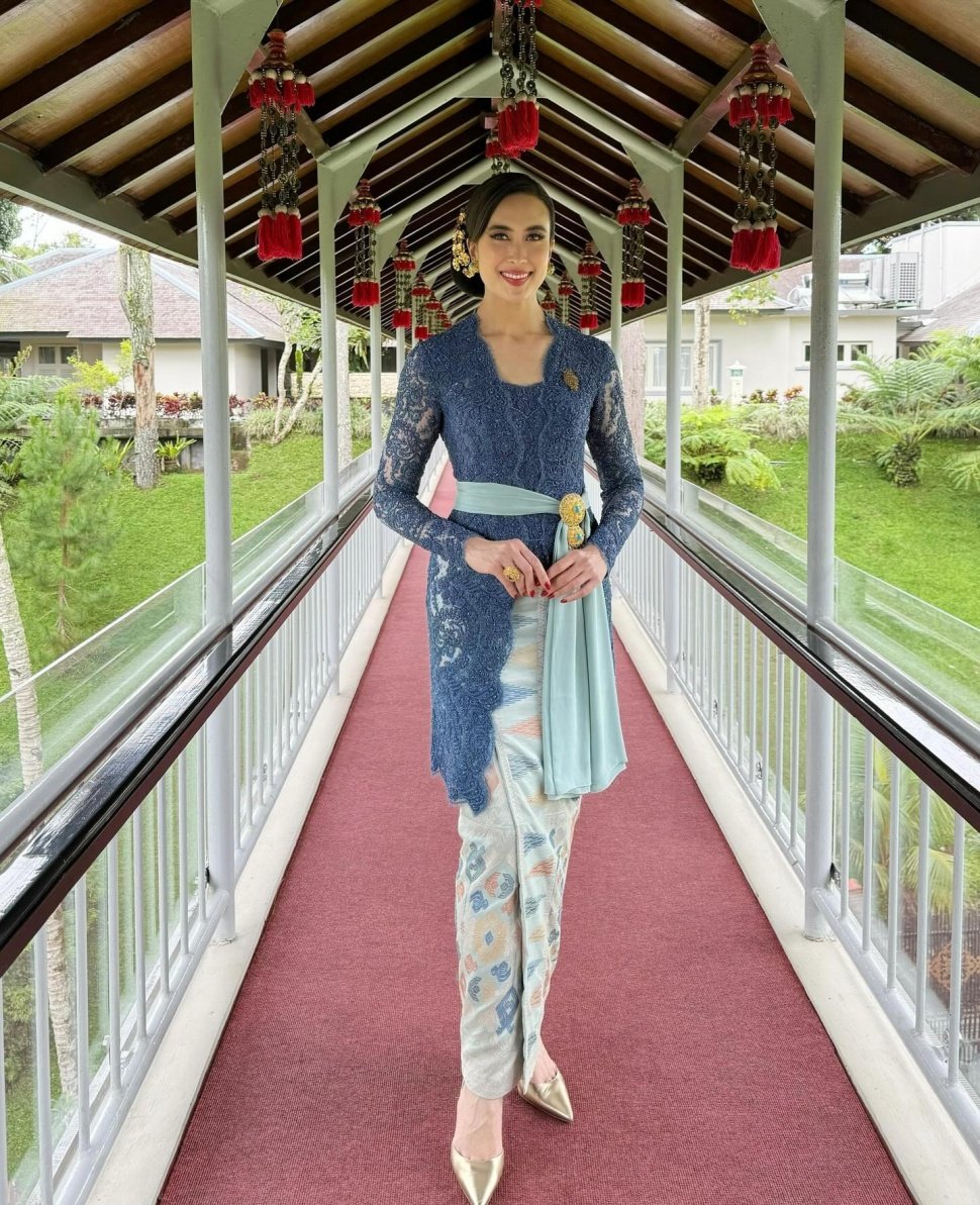 Padu padan kebaya ala Menteri Pariwisata Widiyanti Putri Wardhana. [Instagram/@widi.wardhana]