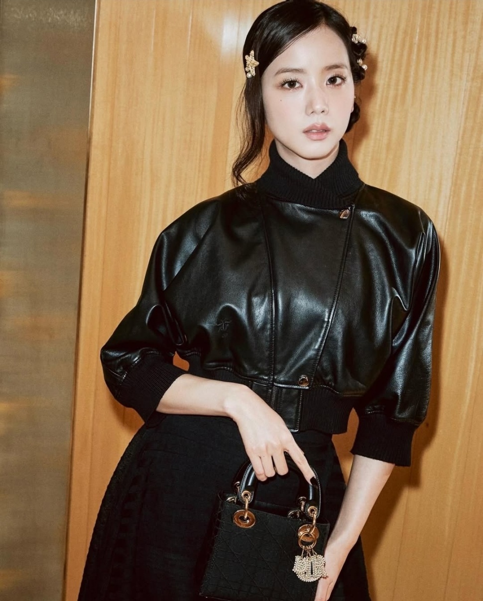 Jisoo BLACKPINK dalam Peragaan Busana Haute Couture Dior (Instagram)