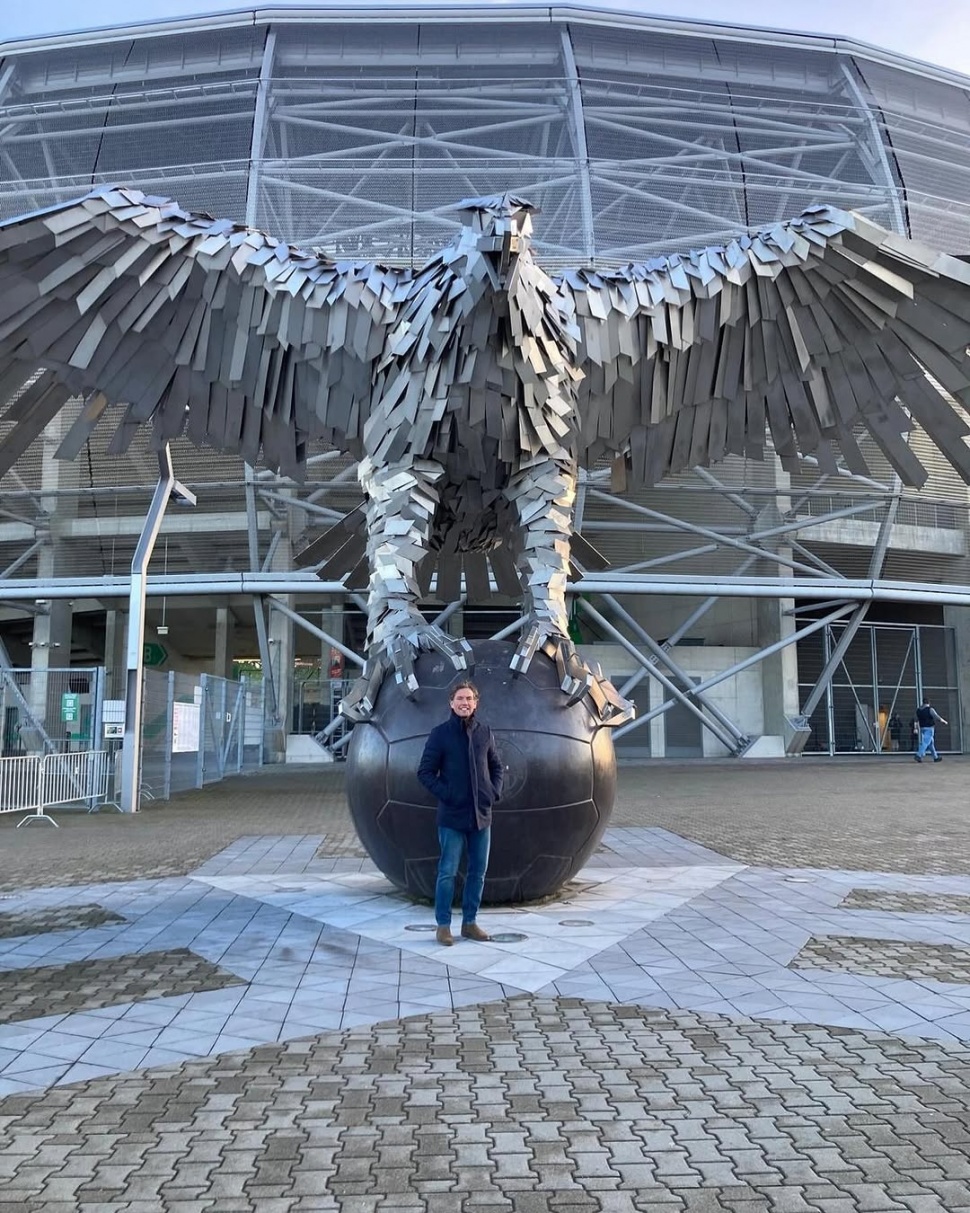 Asisten pelatih Timnas Indonesia, Alex Pastoor di Stadion Groupama Arena, markas klub Hungaria Ferencvaros [Instagram Alex Pastoor]