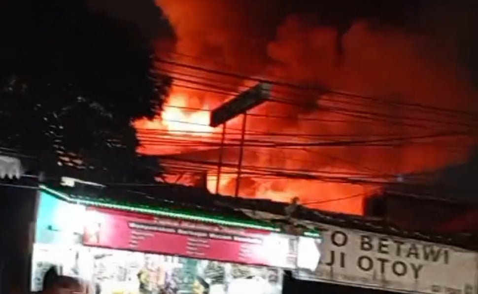 Kebakaran di dekat Pasaraya Mangarai, Tebet, Jakarta Selatan, Minggu (2/2/2025) (Ist.)