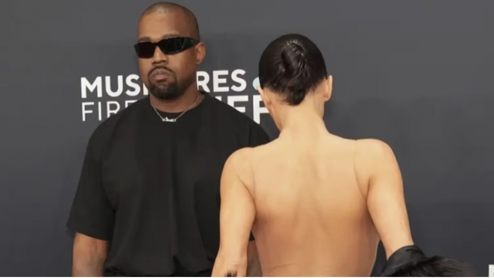 Kanye West dan Bianca Censori. [Instagram]