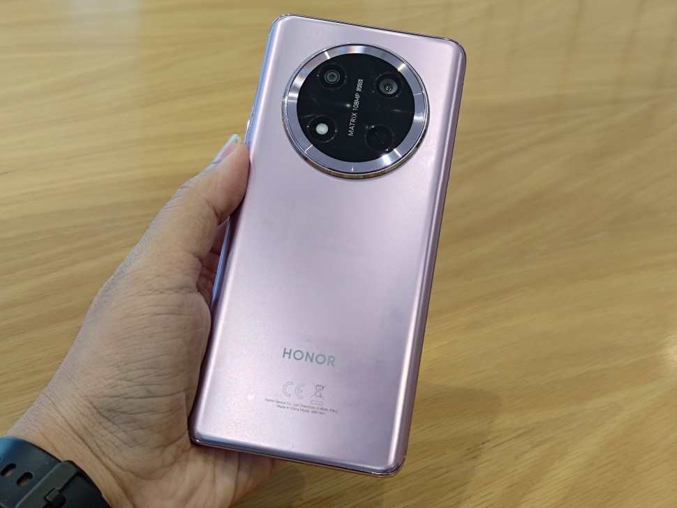 Honor X9c yang akan segera hadir ke Indonesia. [Suara.com/Dicky Prastya]