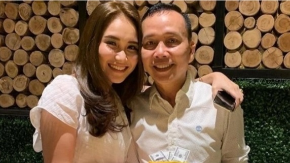 Ayah Ojak dan Ayu Ting Ting (Instagram)