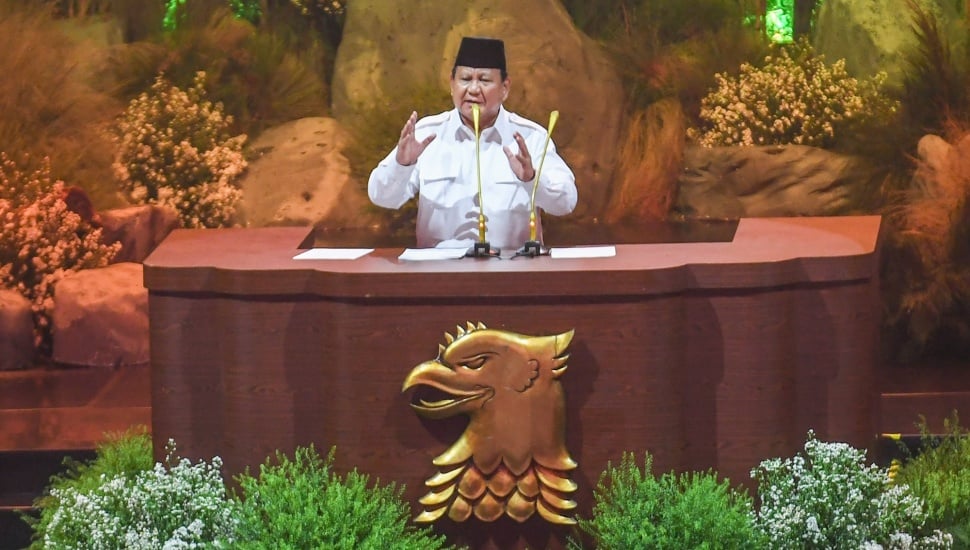 Presiden yang juga Ketua Umum Partai Gerindra Prabowo Subianto menyampaikan pidato saat perayaan HUT Ke-17 Partai Gerindra di Sentul International Convention Center, Bogor, Jawa Barat, Sabtu (15/2/2025). [ANTARA FOTO/Hafidz Mubarak A/agr]