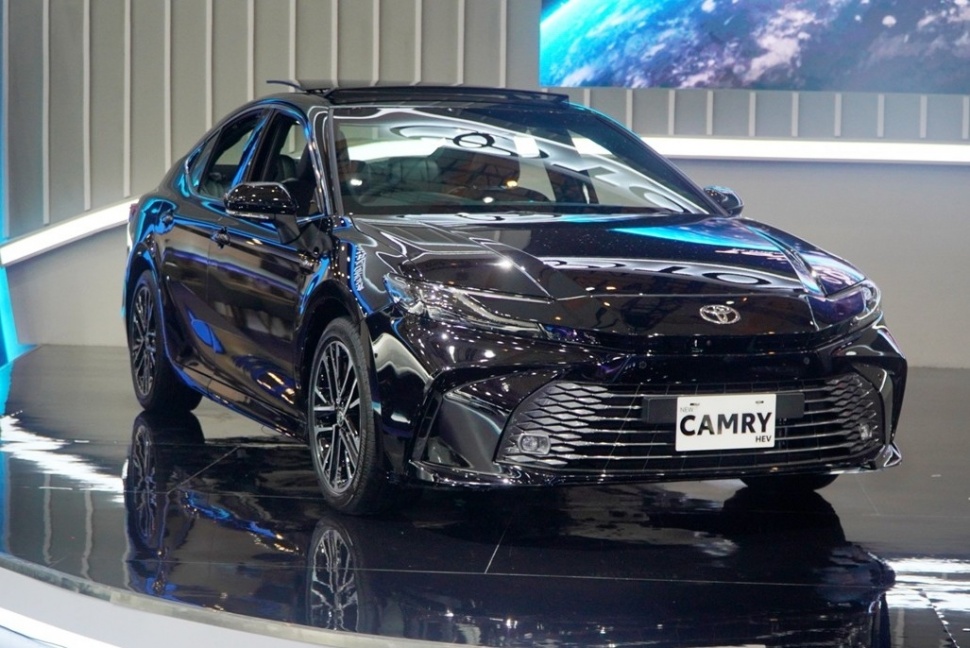 Toyota Menghadirkan Camry Hybrid Dengan Sejumlah Peningkatan Fitur di IIMS 2025. (Foto: TAM)
