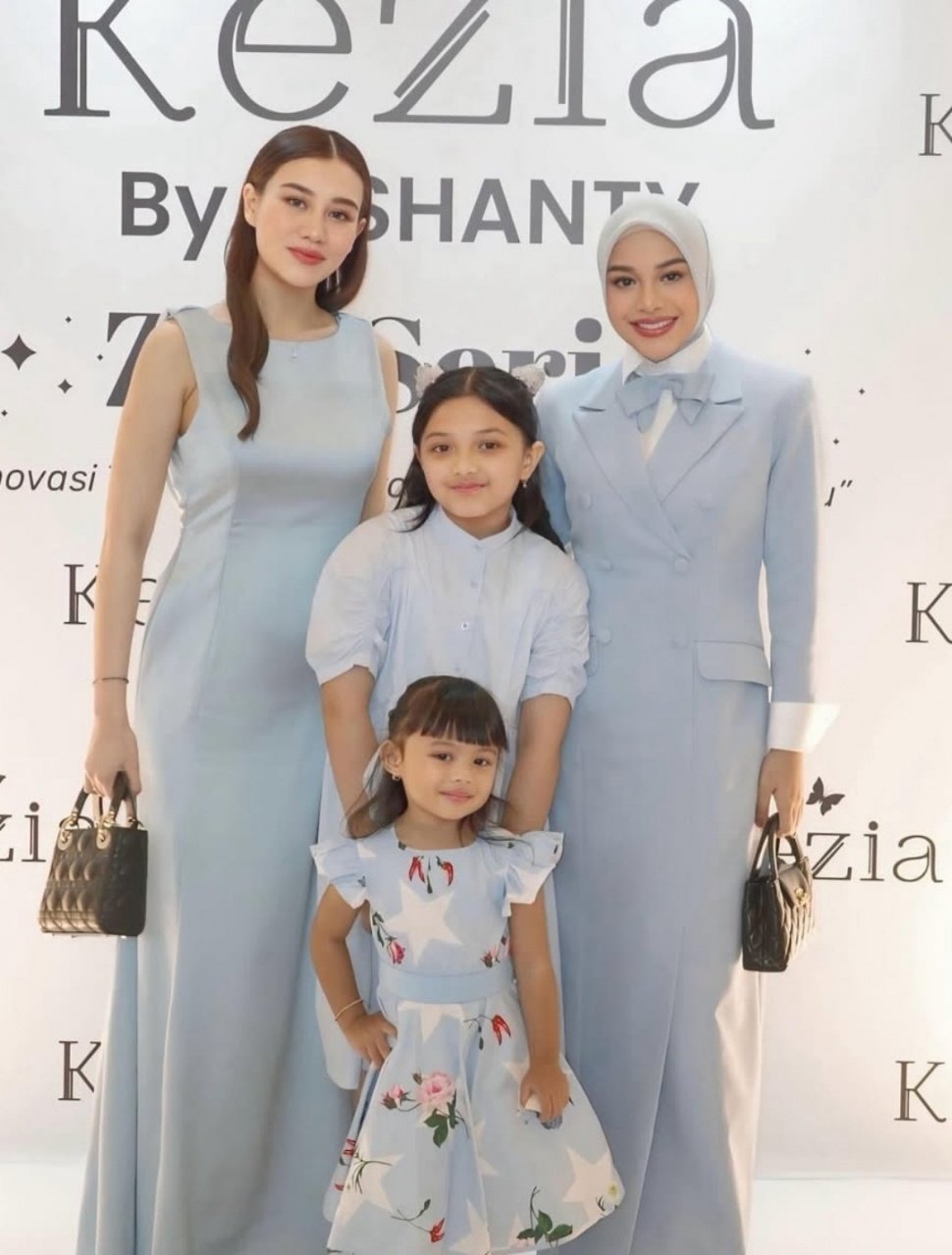 Pesona Aurel Hermansyah dan Aaliyah Massaid dalam Balutan Busana Biru (Instagram)