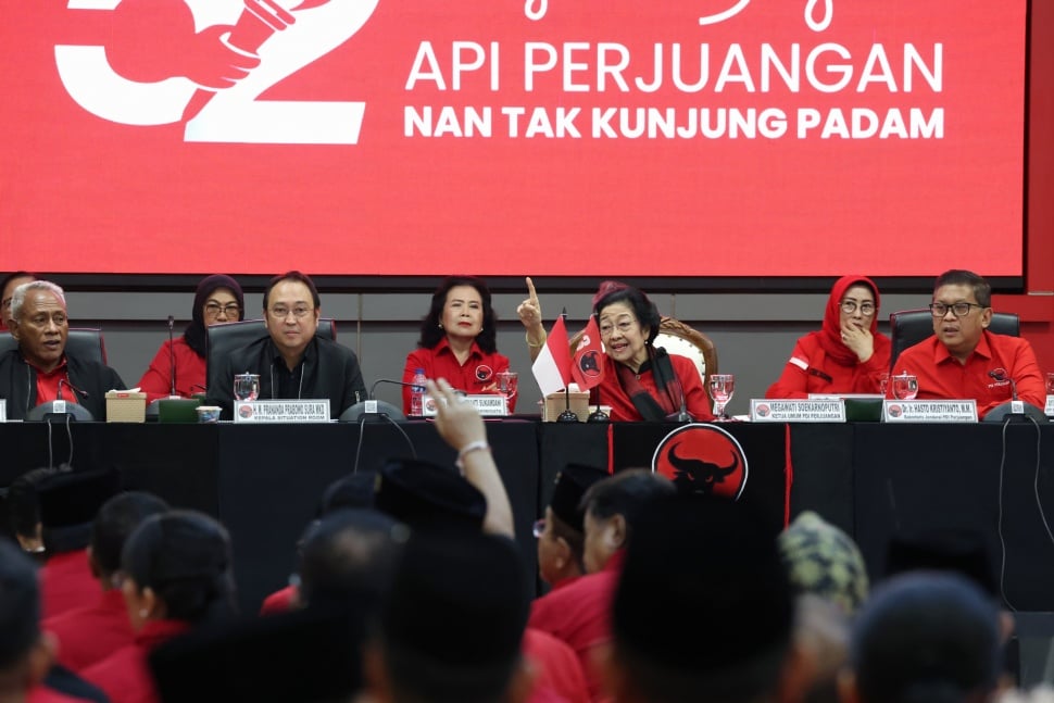 Ketum PDIP Megawati Soekarnoputeri saat memberikan arahan kepada 177 kepala daerah di Sekolah Partai, Lenteng Agung, Jakarta Selatan, pada Rabu (19/2/2025). [DOK tim media PDIP]