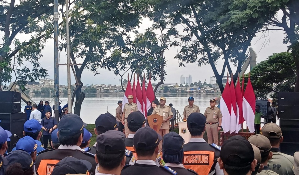 Wakil Gubernur DKI Jakarta Rano Karno memimpin Apel Siaga di Waduk Pluit, Jakarta Utara, Minggu (23/2/2024). [Suara.com/Fakhri]